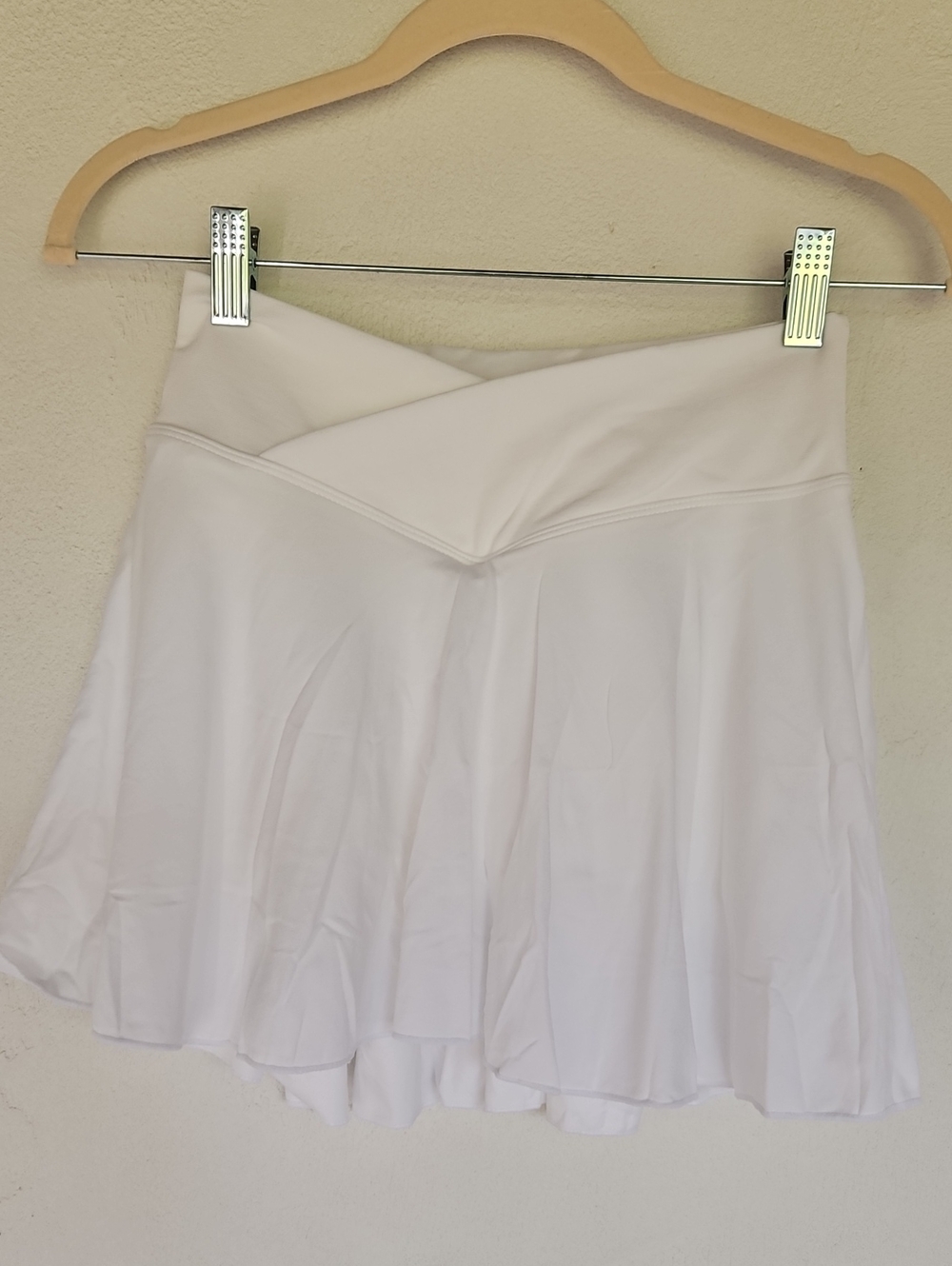 OQQ White Flared V-Waist Sport Athleisure Skort Women's M